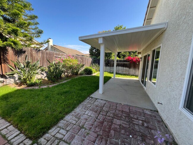 Building Photo - Great home in wonderful neighborhood - Cam...