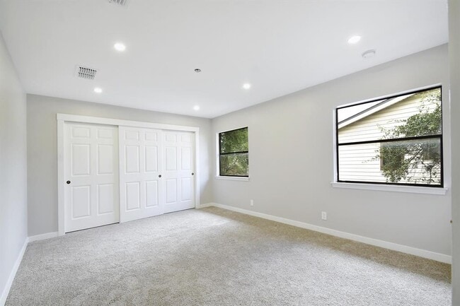 Building Photo - 14926 Eminence