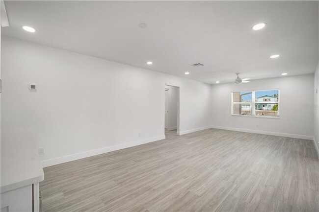 Building Photo - 3916 Doral Dr