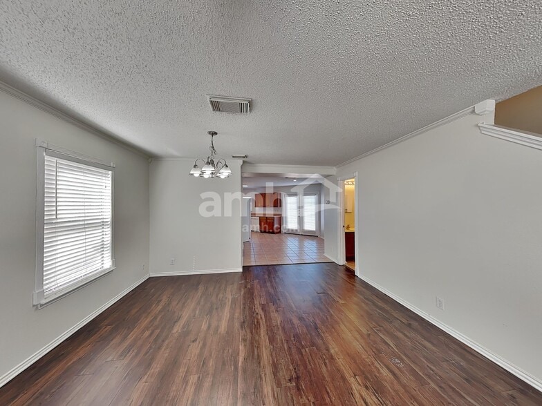 Building Photo - 33 Messenger Crk