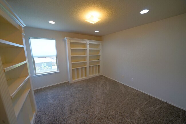 Building Photo - 6307 Myrtle Run