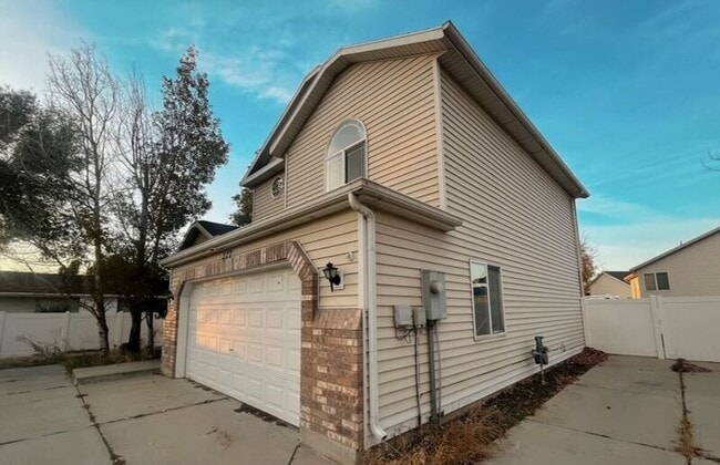 Building Photo - 377 Sego Lily Dr