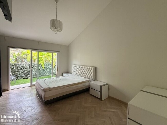 Building Photo - Modern 3Bdm 3Ba with Bonus Room Coastal Ho...