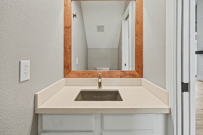 Building Photo - 522 Crestwood Dr