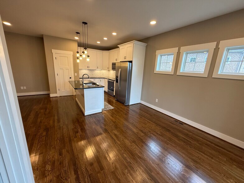 Building Photo - 1124 Cross Pointe Dr