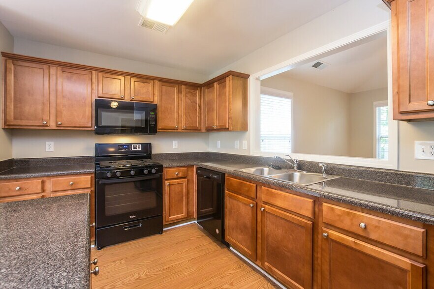 Building Photo - 170 Ripple Creek Dr SW