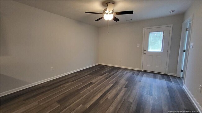 Building Photo - 111 Pineridge Dr