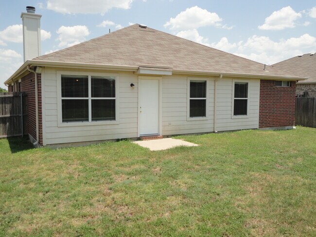 Building Photo - 1505 Shady Shores Dr