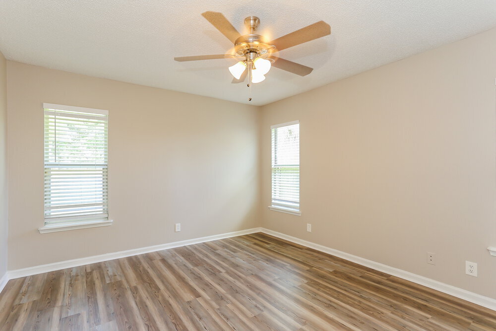 Building Photo - 2231 Luana Dr E