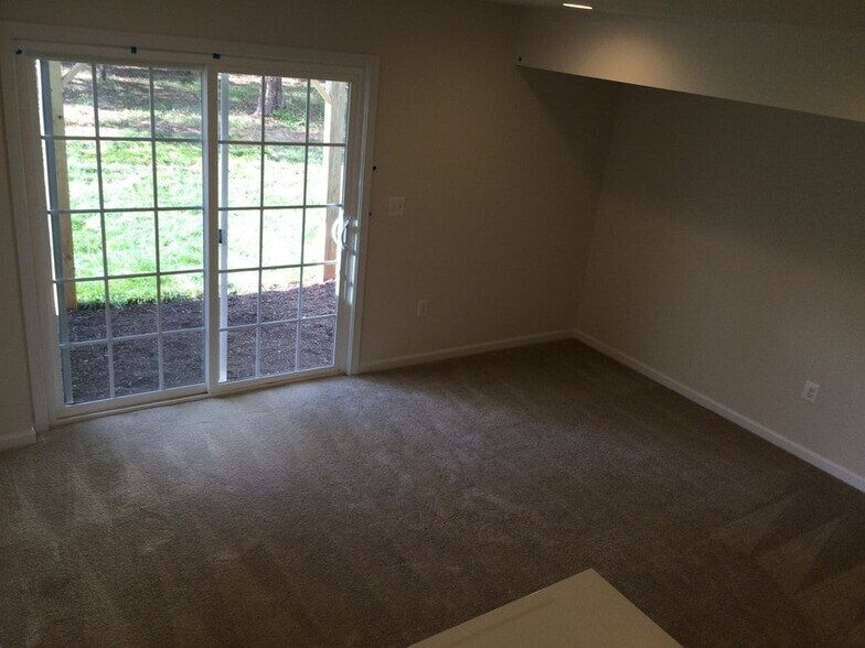 Building Photo - 8275 Heritage Crossing Ct