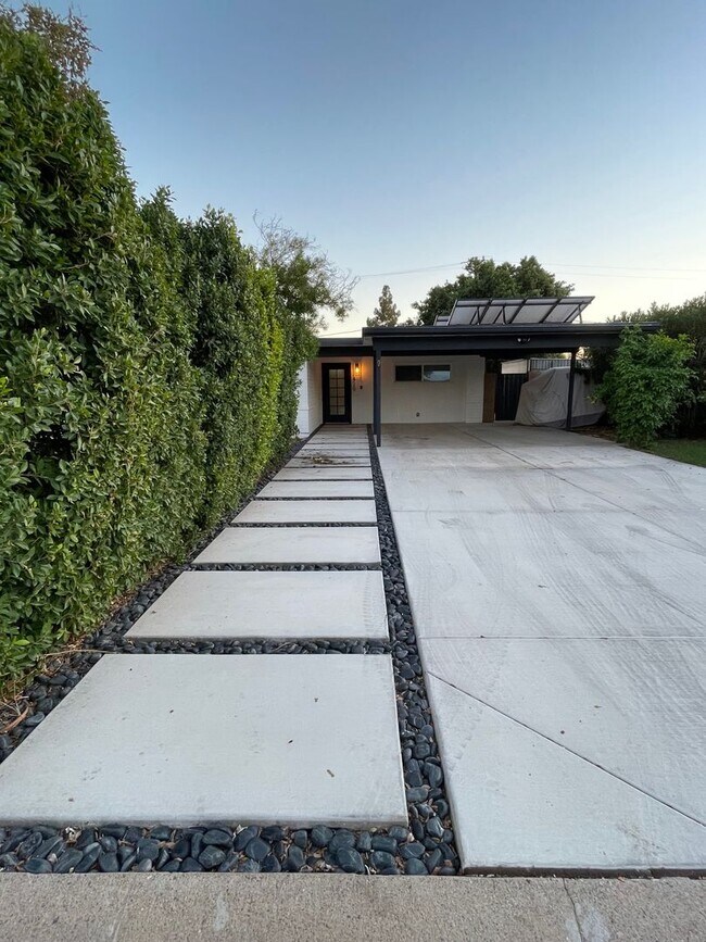 Building Photo - Beautiful Home available to lease!