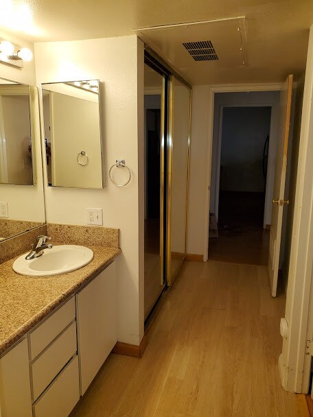 Building Photo - 1127 E Del Mar Blvd