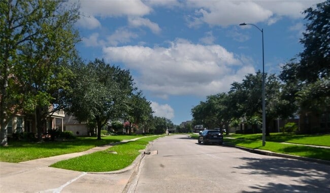 Building Photo - 8707 Westbrook Forest Dr