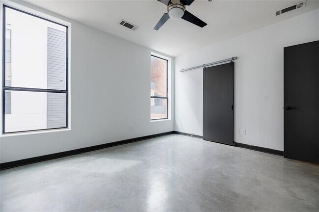 Building Photo - 972 DeKalb Ave NE