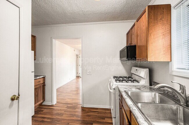 Building Photo - 527 Idaho Ave