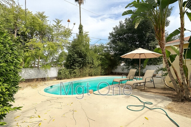 Building Photo - 4637 Central Ave