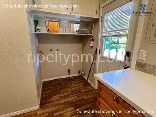 Building Photo - 8040 SW Oleson Rd