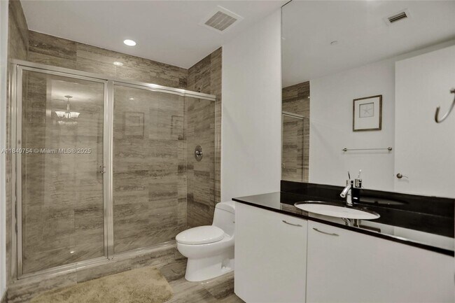 Building Photo - 15901 Collins Ave