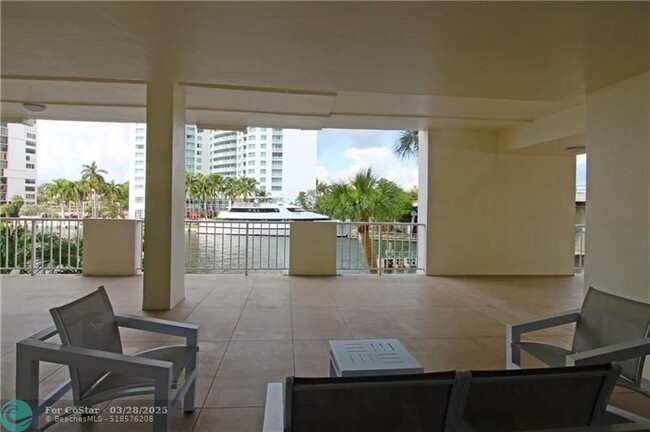 Building Photo - 2800 E Sunrise Blvd
