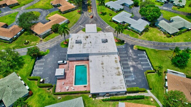 Building Photo - 801 Meadowlark Ln