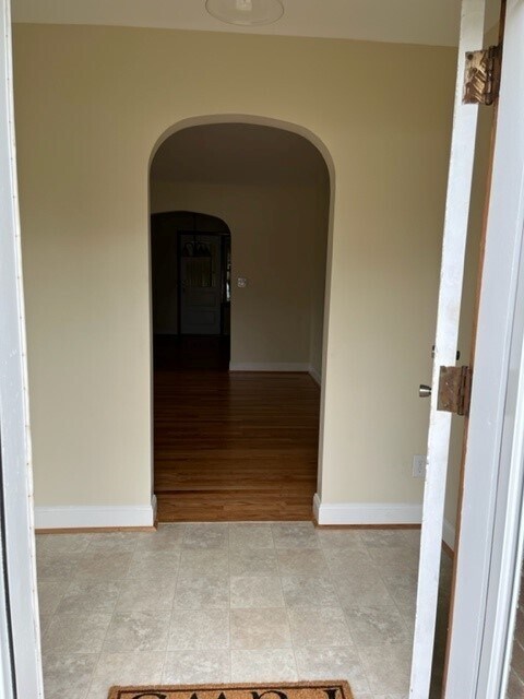 Front Entryway - 19205 Longmeadow Rd