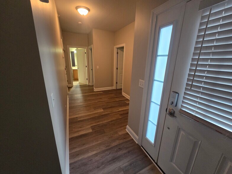 Building Photo - 20 Foxden Dr