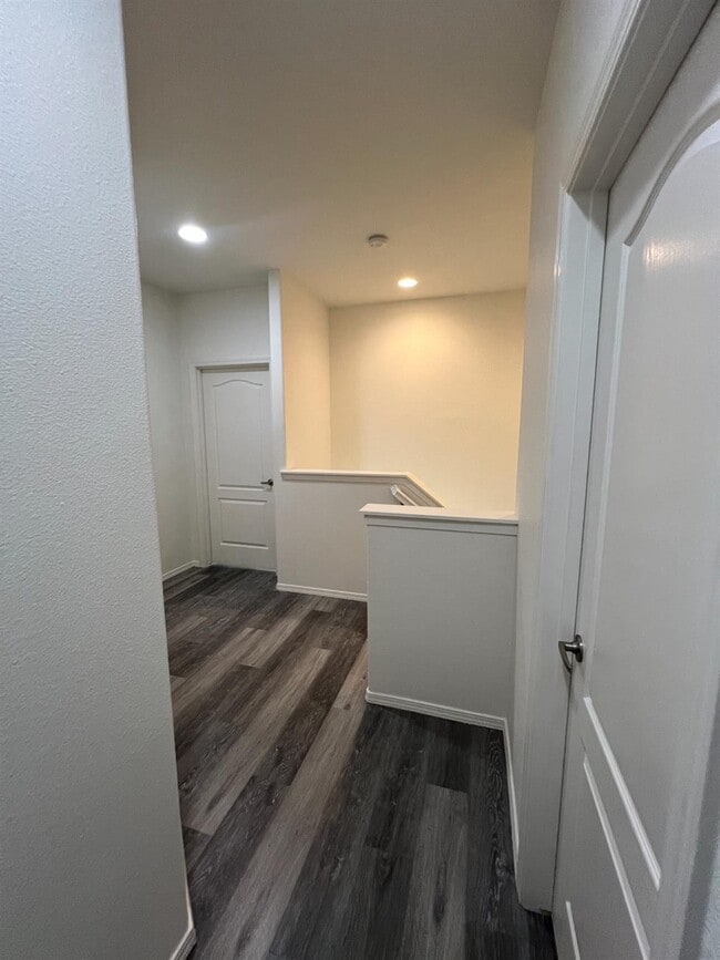 Building Photo - 3621 W Pomegranate Ln