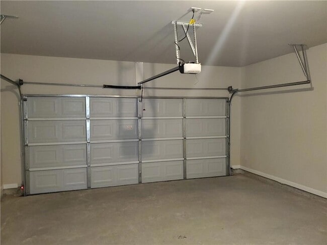 Building Photo - 747 Calvin Pk Dr