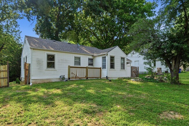 Building Photo - 7725 Robinson St