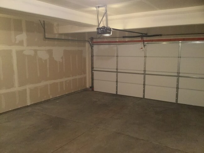 Building Photo - 3 BEDROOM 2.5 BATHROOM SADDLE RIDGE TOWNHOUSE