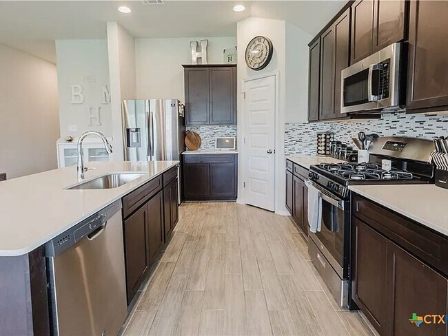 Building Photo - Single Family