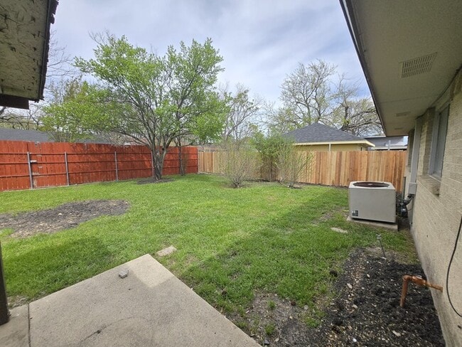 Building Photo - 433 Clearfield Dr