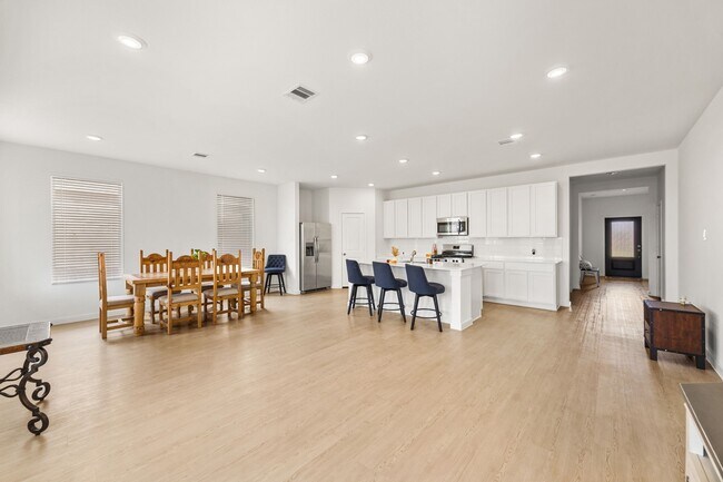 Building Photo - 16507 Mesquite Fld Dr