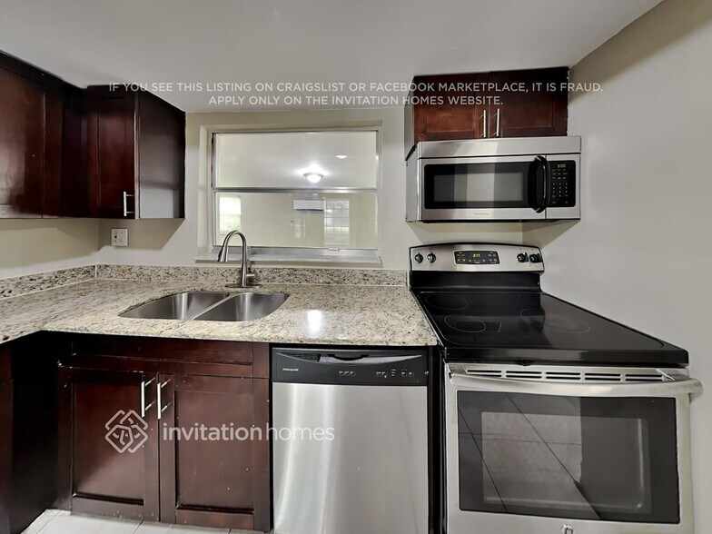 Building Photo - 341 SW 64th Ave