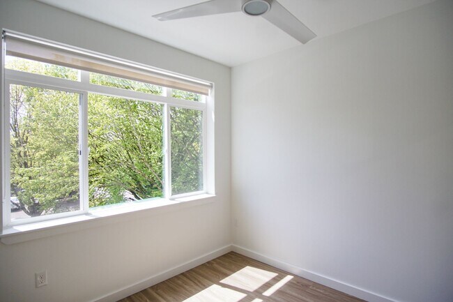 Building Photo - Modern 1-Bed w/Condo-Grade Finishes, Washe...