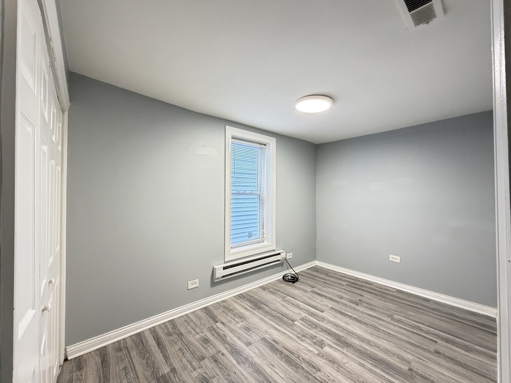 Building Photo - 3503 W Dickens Ave