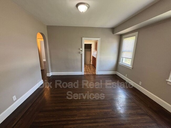 Building Photo - 3701 Iona Ave