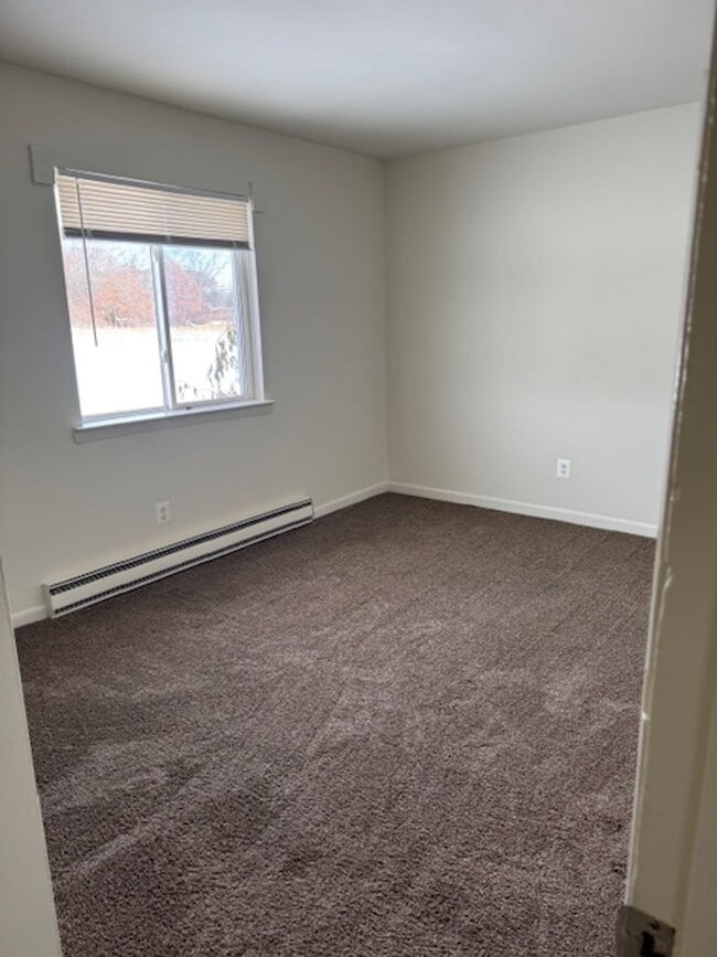 Building Photo - RANCH STYLE 2 BEDROOM DUPLEX FOR LEASE