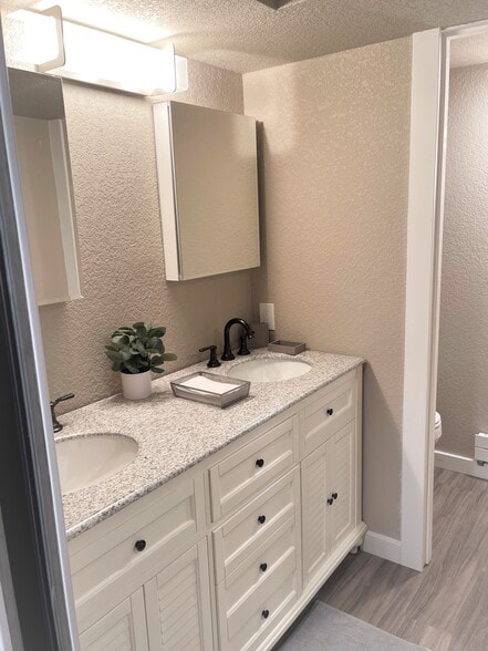 Hall Bath - 134 W 11th Ave