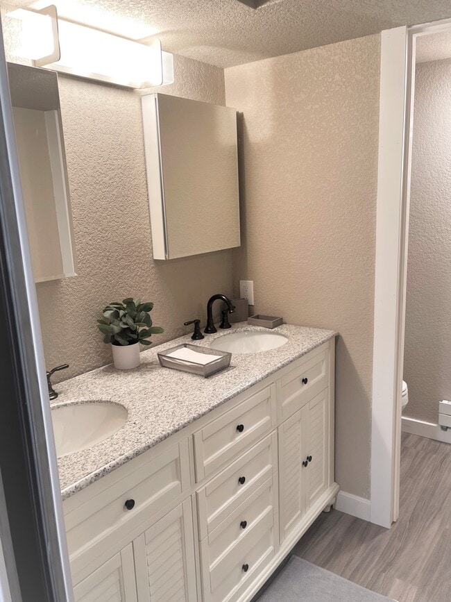 Hall Bath - 134 W 11th Ave