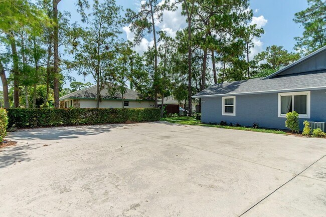 Building Photo - 1073 Goldenrod Rd