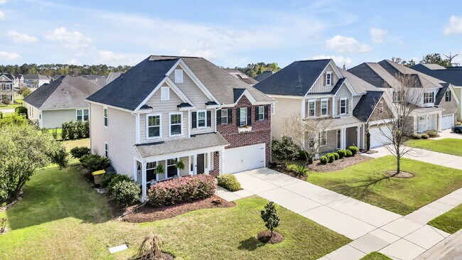 Building Photo - Gigantic Gorgeous Home in Pooler!