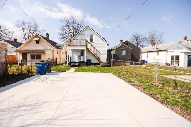 Building Photo - 628 Evesham Ave