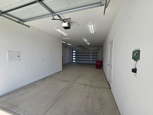 Building Photo - Beautiful new build-Never been lived in with pull through 3 car garage in Fort Mohave AZ