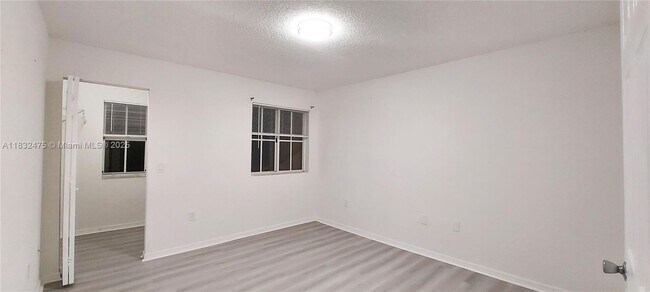 Building Photo - 2433 Centergate Dr