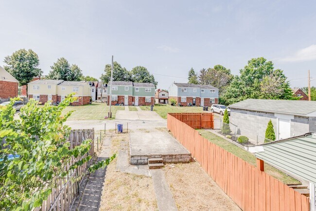 Building Photo - Available JULY 2026 - Spacious 3 Bedroom, 1.5 Bath w/ City Views!