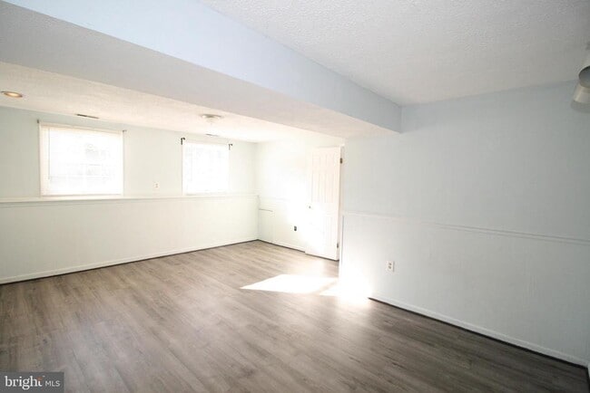 Building Photo - 1378 Rollinghouse Dr