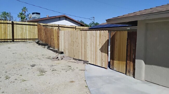 Building Photo - Pool Home in 29 Palms