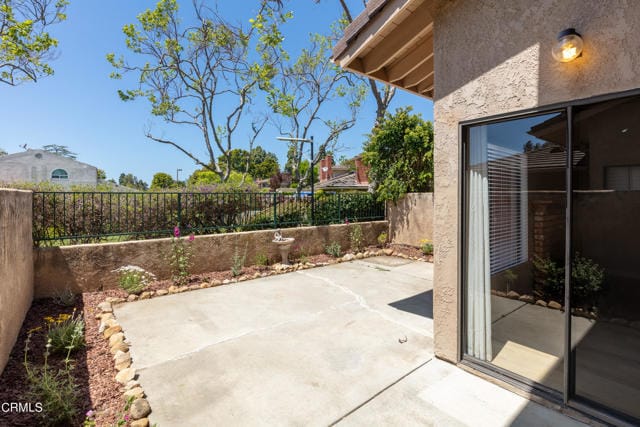 Building Photo - 985 Hawthorne Ln