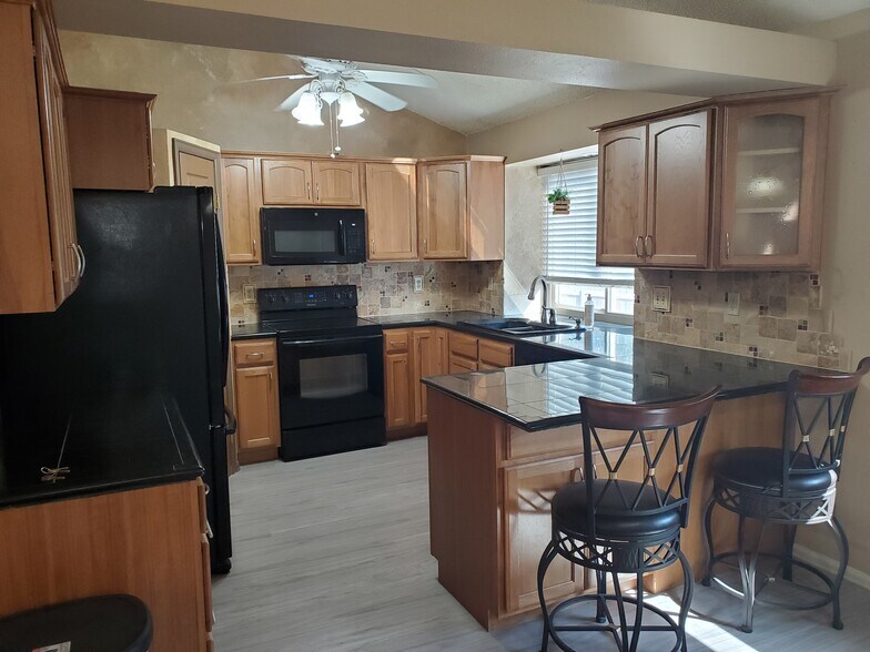 Building Photo - 8385 Freemantle Dr